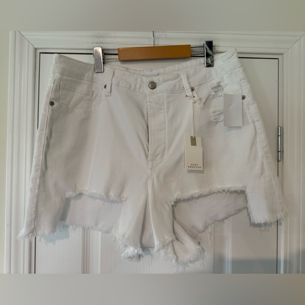 Good American Bombshell Short White - Picture 10 of 13